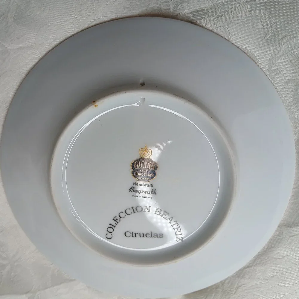 Gloria Fine Porcelain Handwork Coleccion Beatriz Ciruelas Decorative Wall Plate